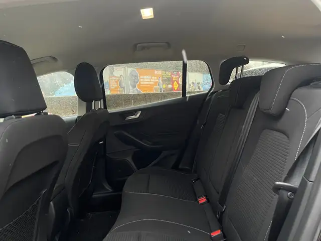 Ford Focus view 11