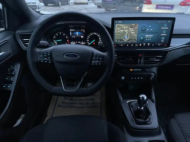 Ford Focus view 14