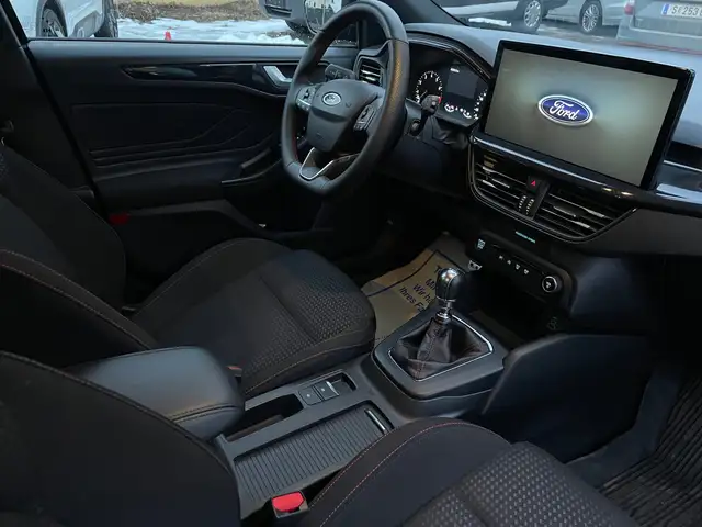 Ford Focus view 10