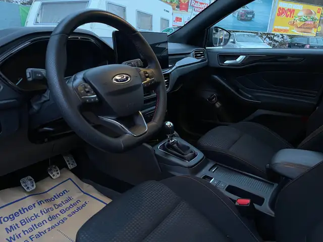 Ford Focus view 9