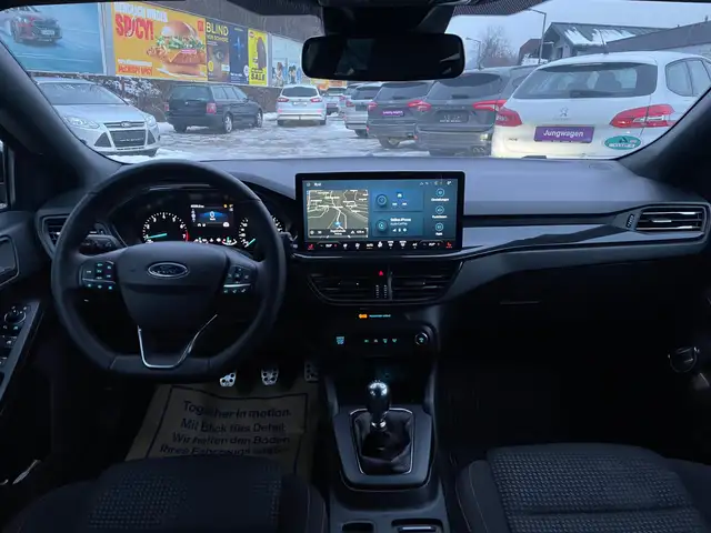 Ford Focus view 13