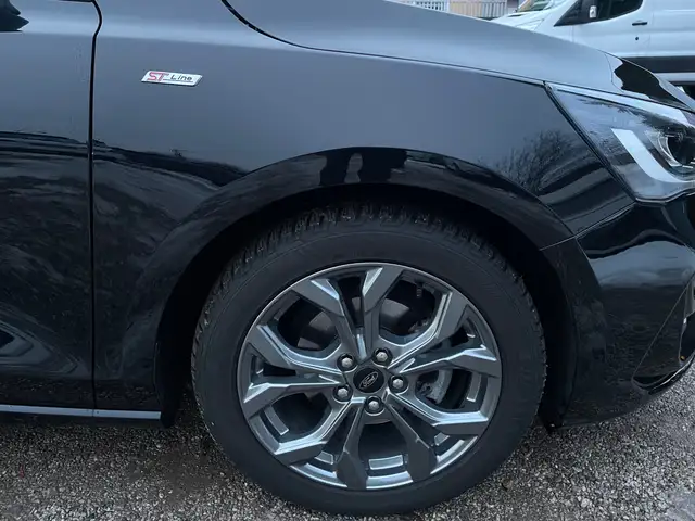Ford Focus view 8