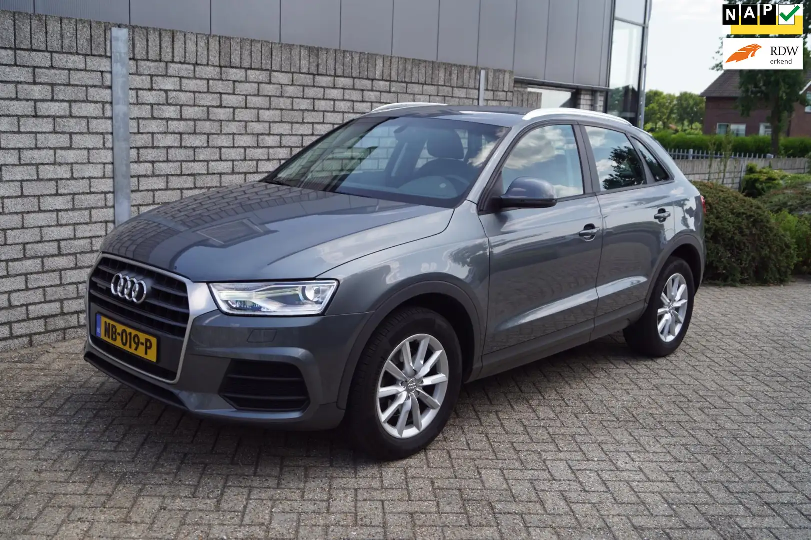 Audi Q3 2.0 TFSI Quattro Pro Line Autom 180PK Xenon Navi C Grijs - 1