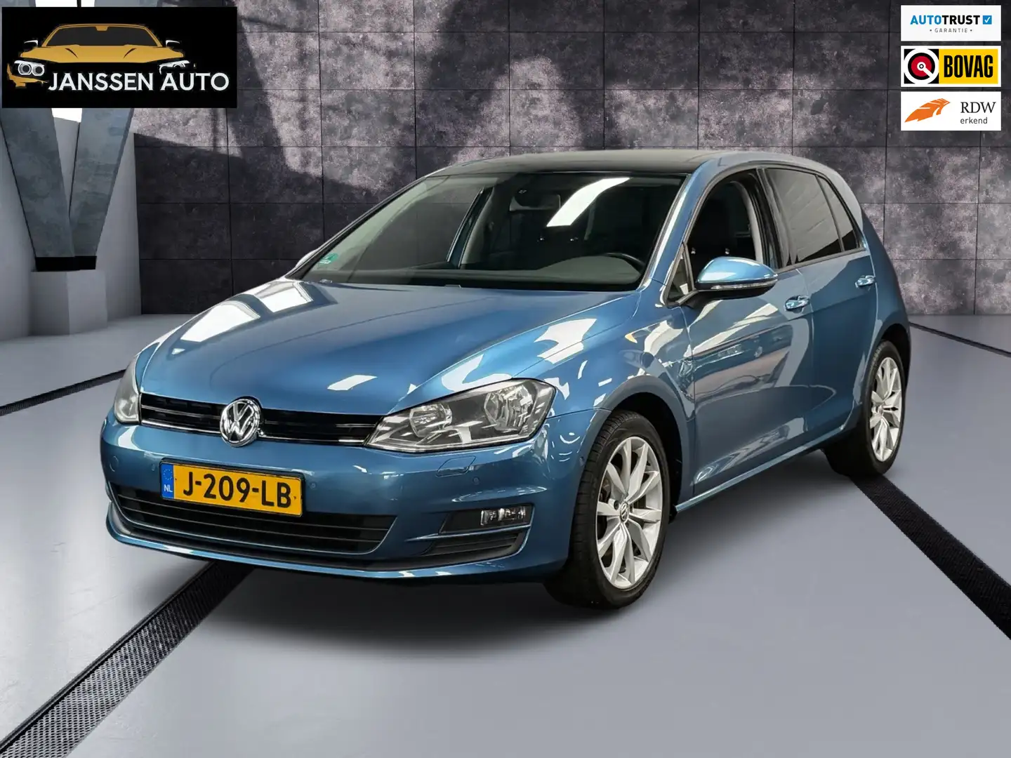 Volkswagen Golf 1.2 TSI | Panoramadak | Stoelverwarming | Climate Blau - 1