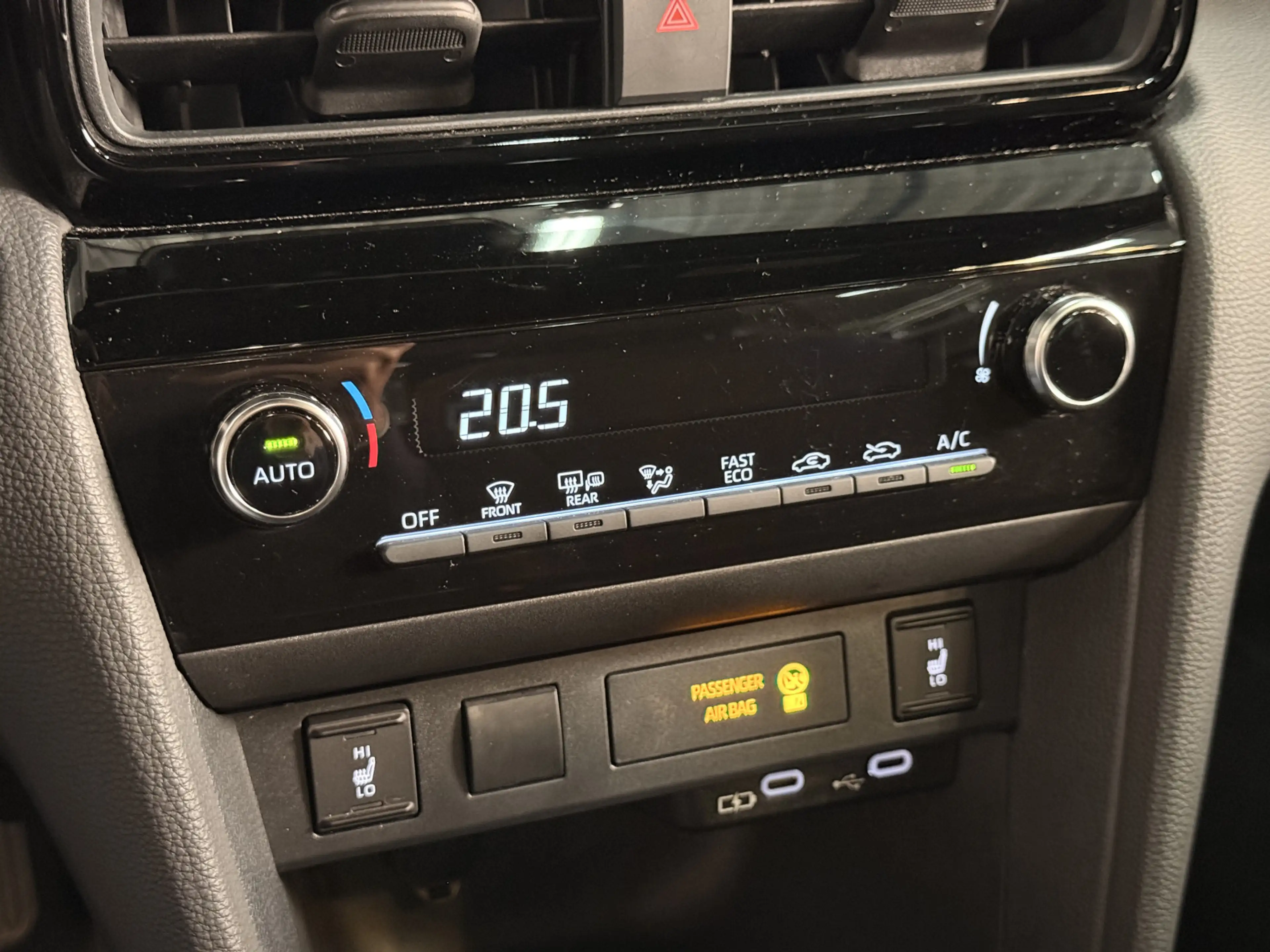 Toyota Yaris Cross 1.5 Hybrid 130 Dynamic | 130 pk | Stoel / Stuur en — photo 11
