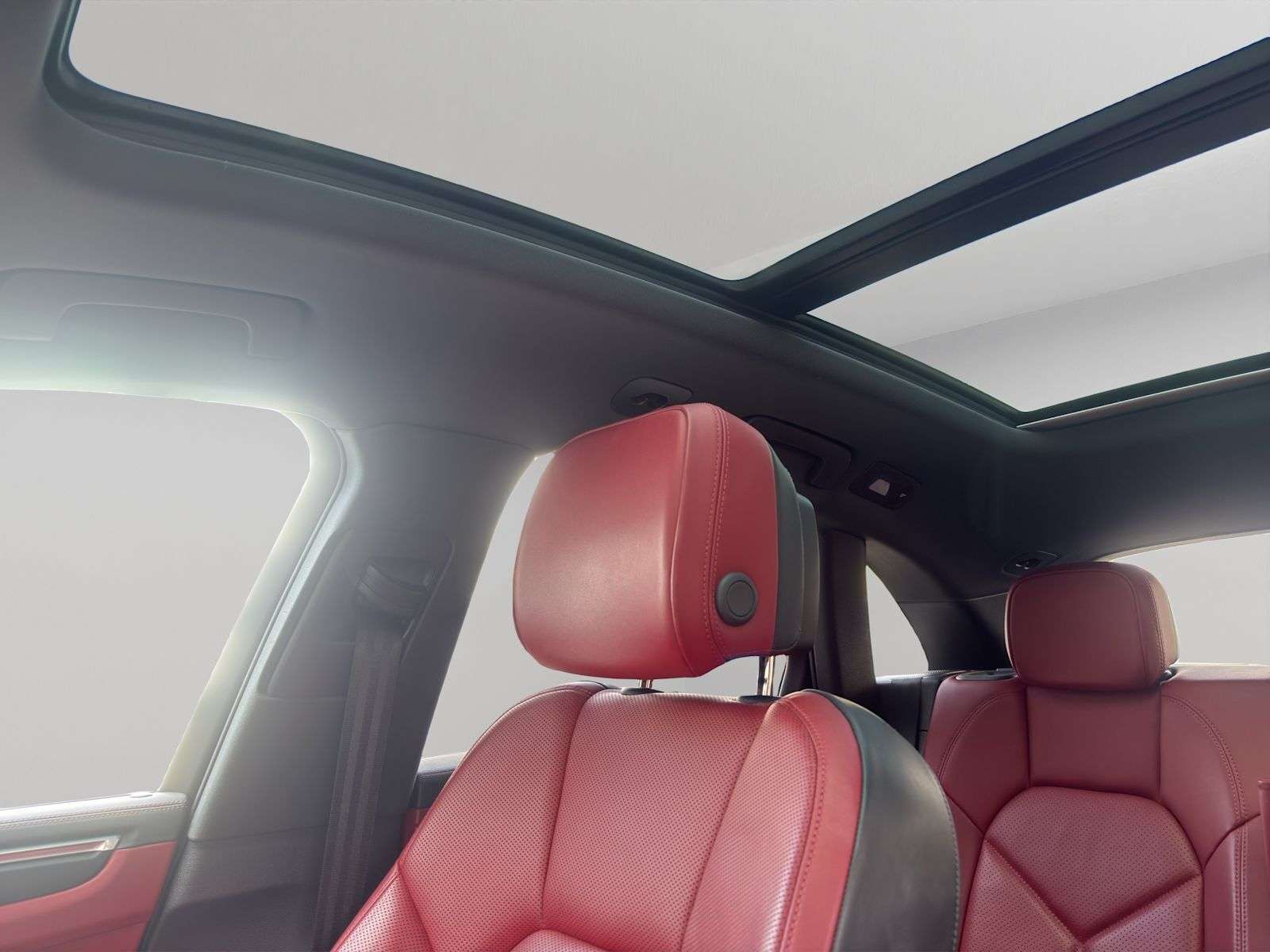 2023 Porsche Macan AWD thumb 16