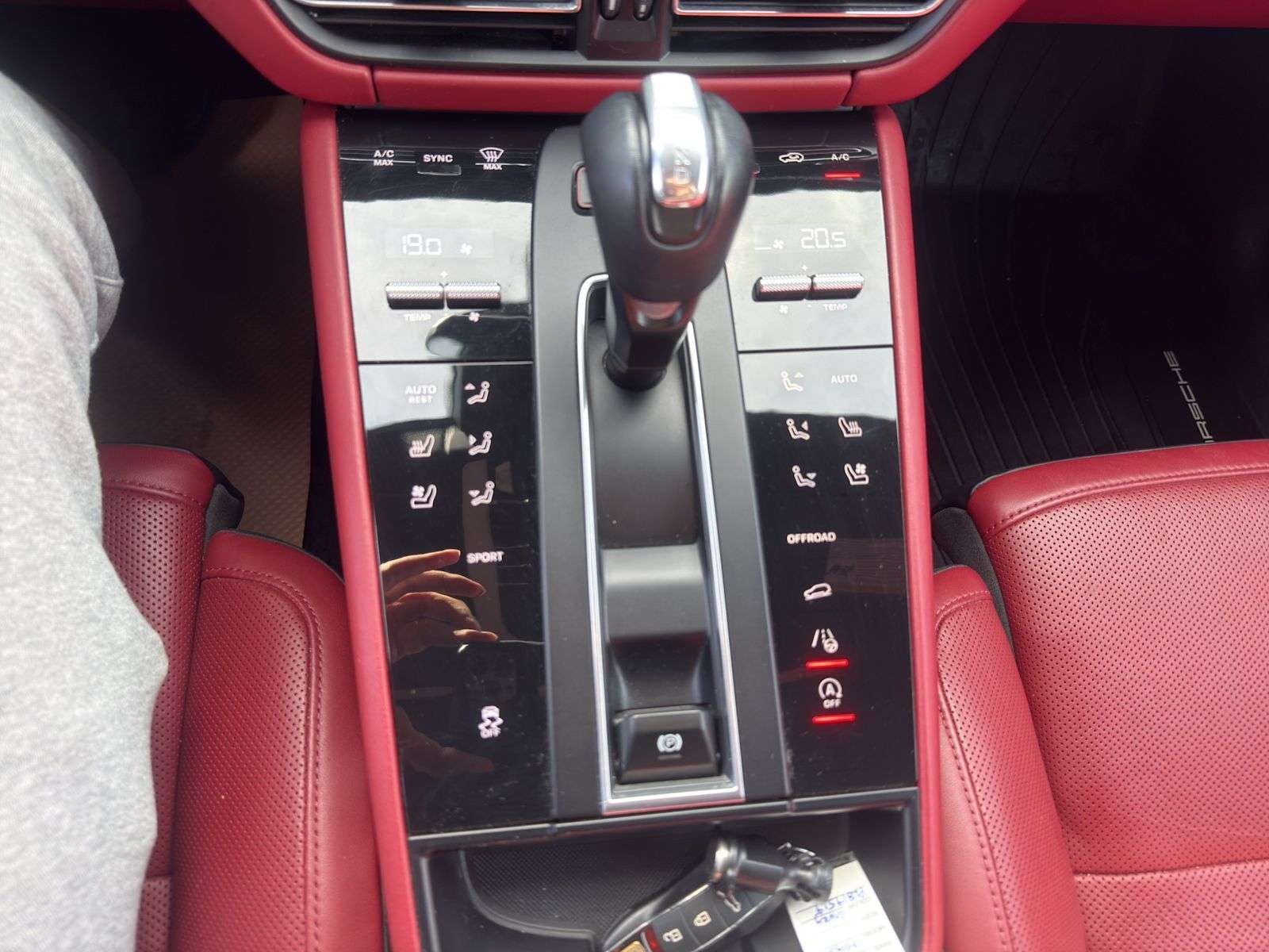 2023 Porsche Macan AWD thumb 13