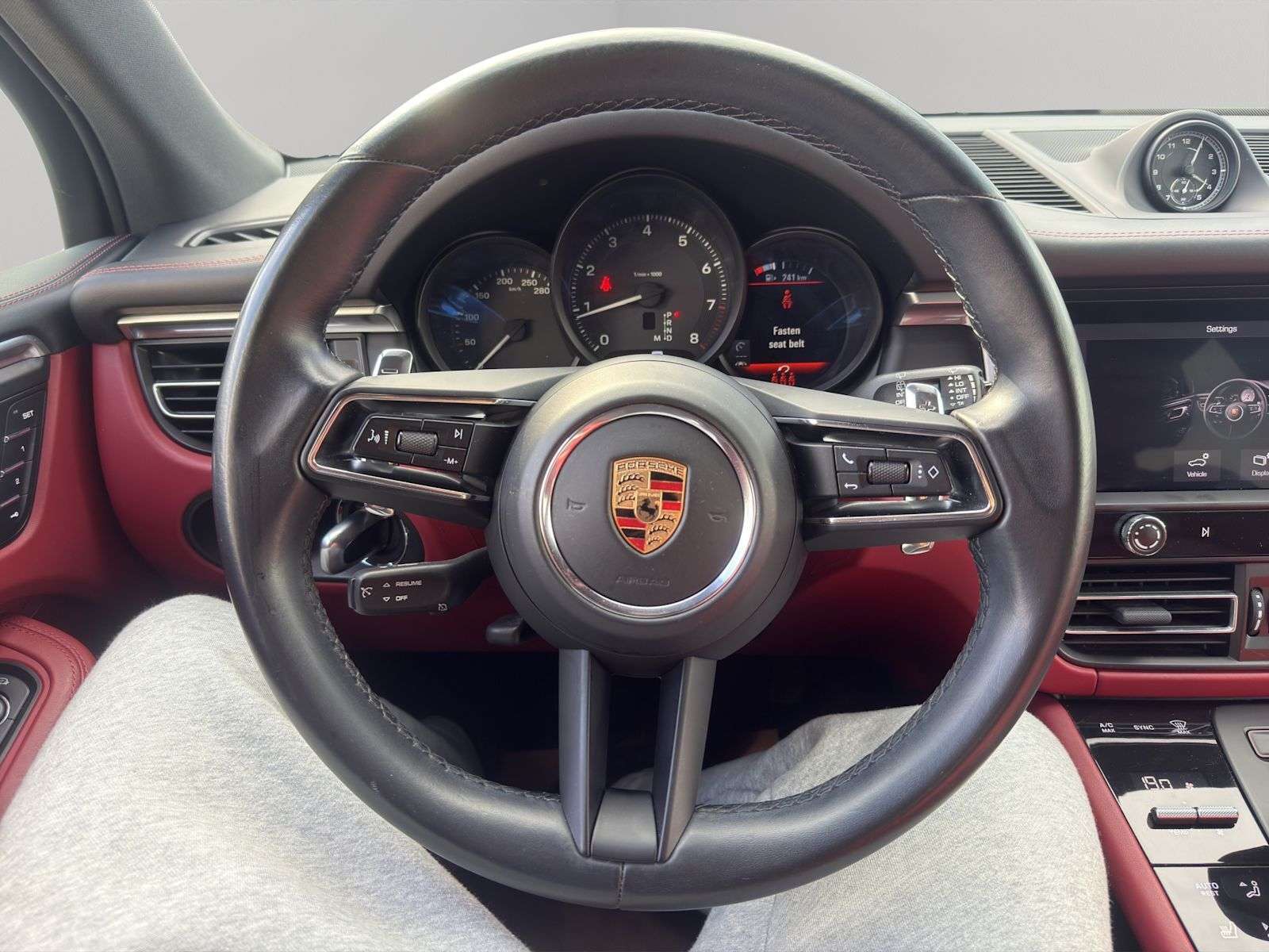 2023 Porsche Macan AWD thumb 10
