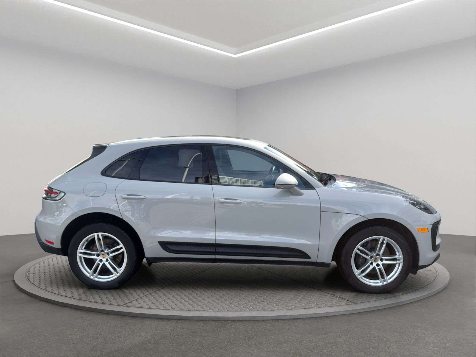 2023 Porsche Macan AWD alt 3