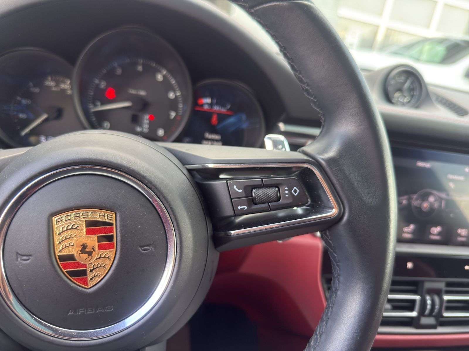 2023 Porsche Macan AWD thumb 7