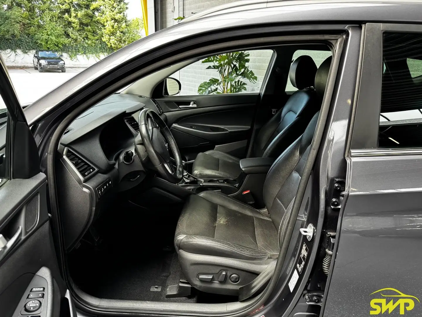 Hyundai TUCSON 1.6 T-GDi Premium | 177 PK | Leer | Elektrisch sto Gris - 2