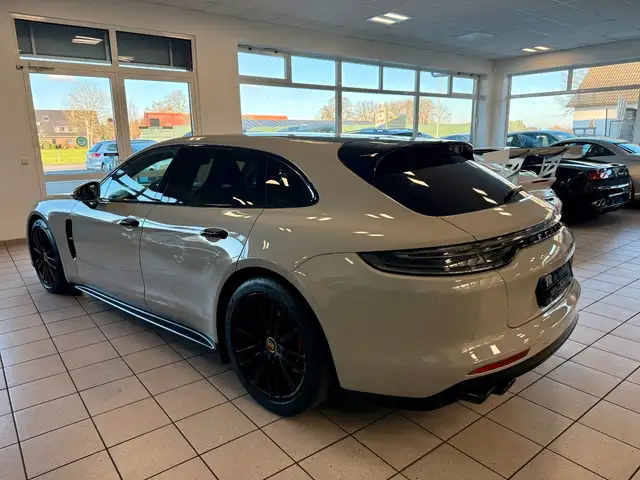 Porsche Panamera view 3