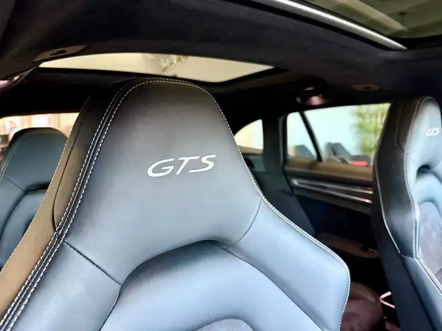Porsche Panamera view 8