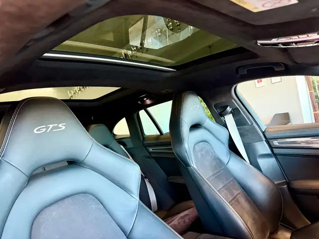 Porsche Panamera view 9