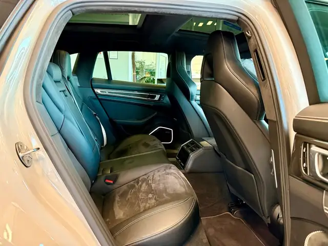 Porsche Panamera view 12
