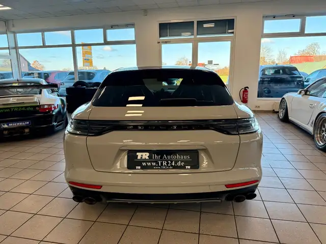 Porsche Panamera view 4