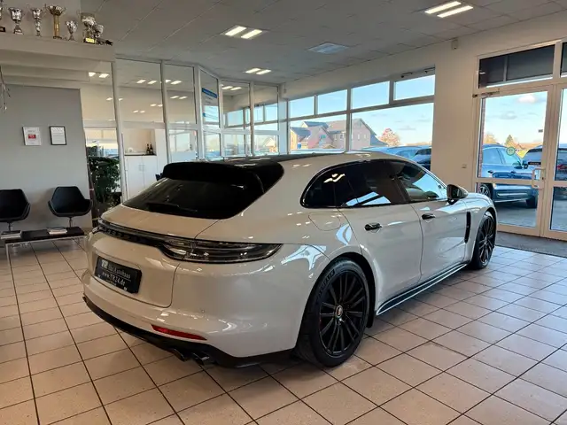 Porsche Panamera view 5