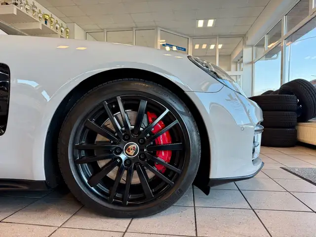 Porsche Panamera view 6