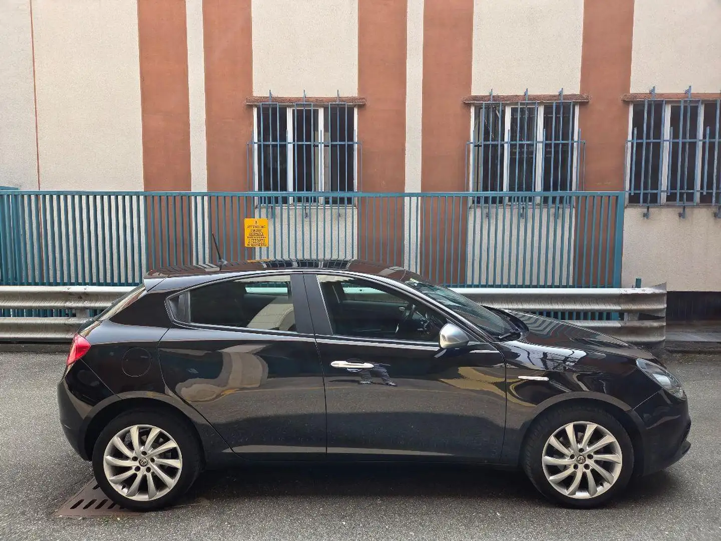 Alfa Romeo Giulietta 1.4 Turbo 120 CV GPL Super Zwart - 1