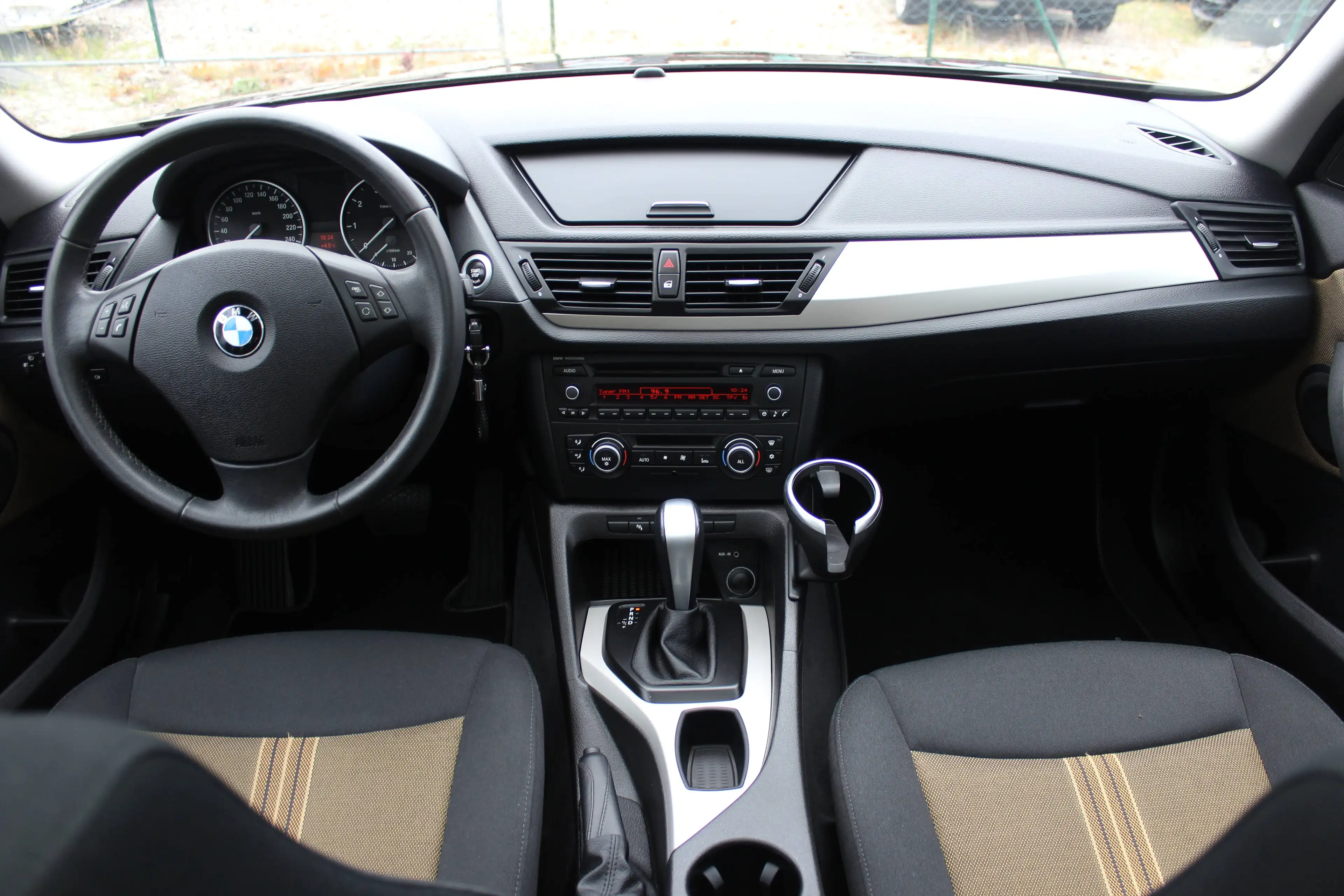 BMW X1 sDrive 18 i * Automatik * Panoramadach * — photo 14