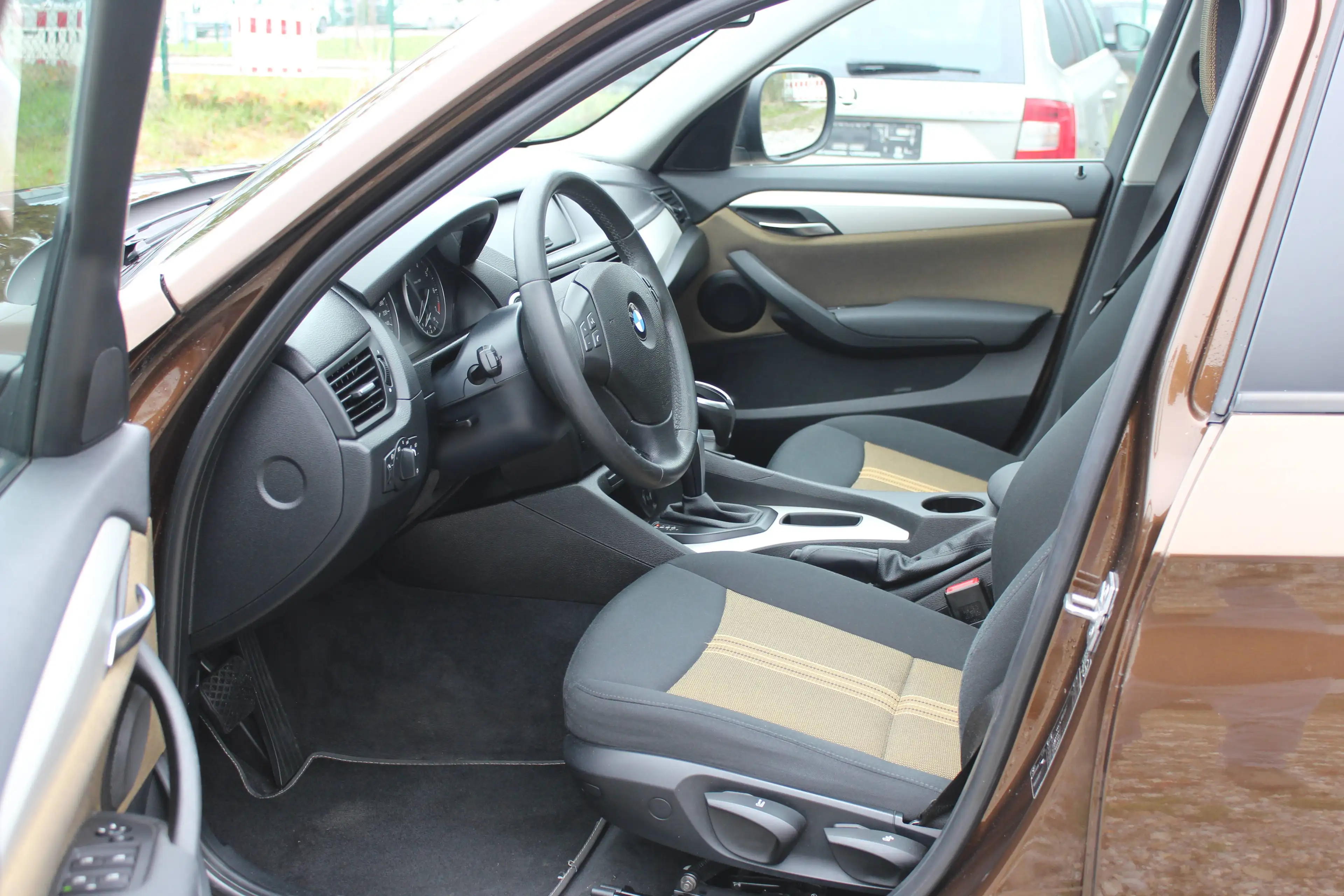 BMW X1 sDrive 18 i * Automatik * Panoramadach * — photo 9