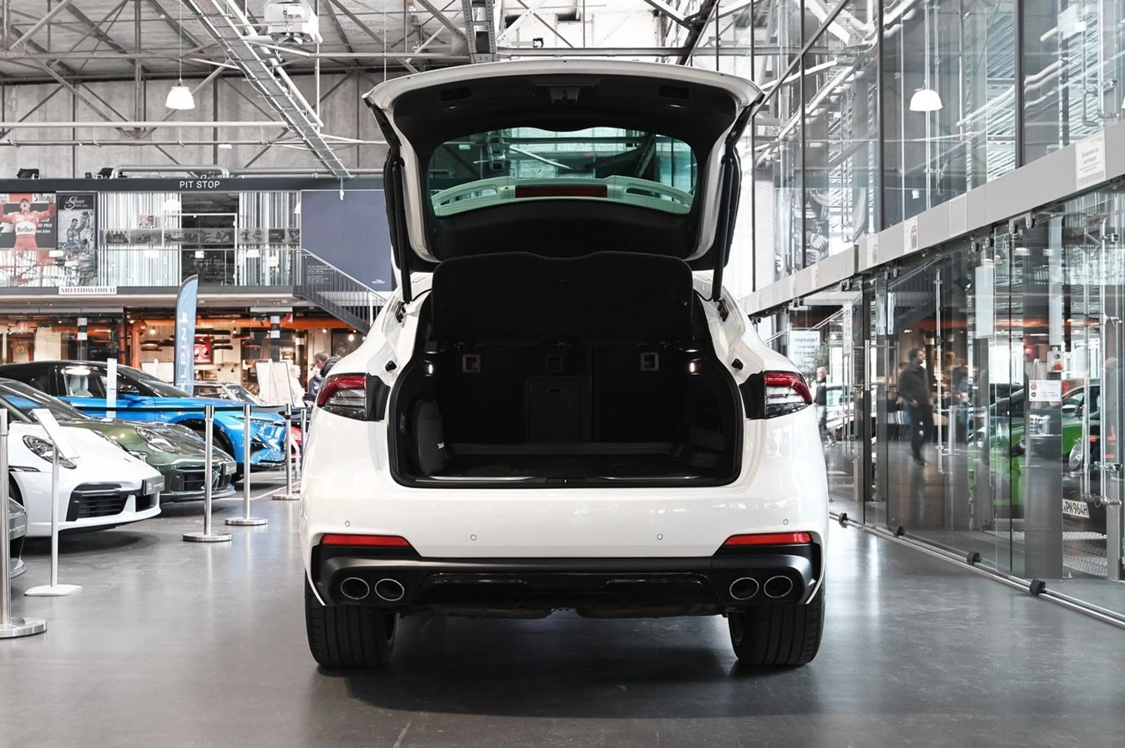 Maserati Levante Modena S - 1. Hand -43.200KM - Pano — photo 11