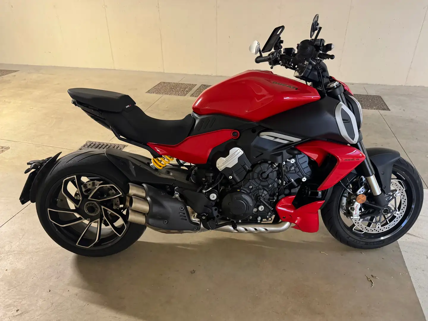 Ducati Diavel V4 Rot - 1