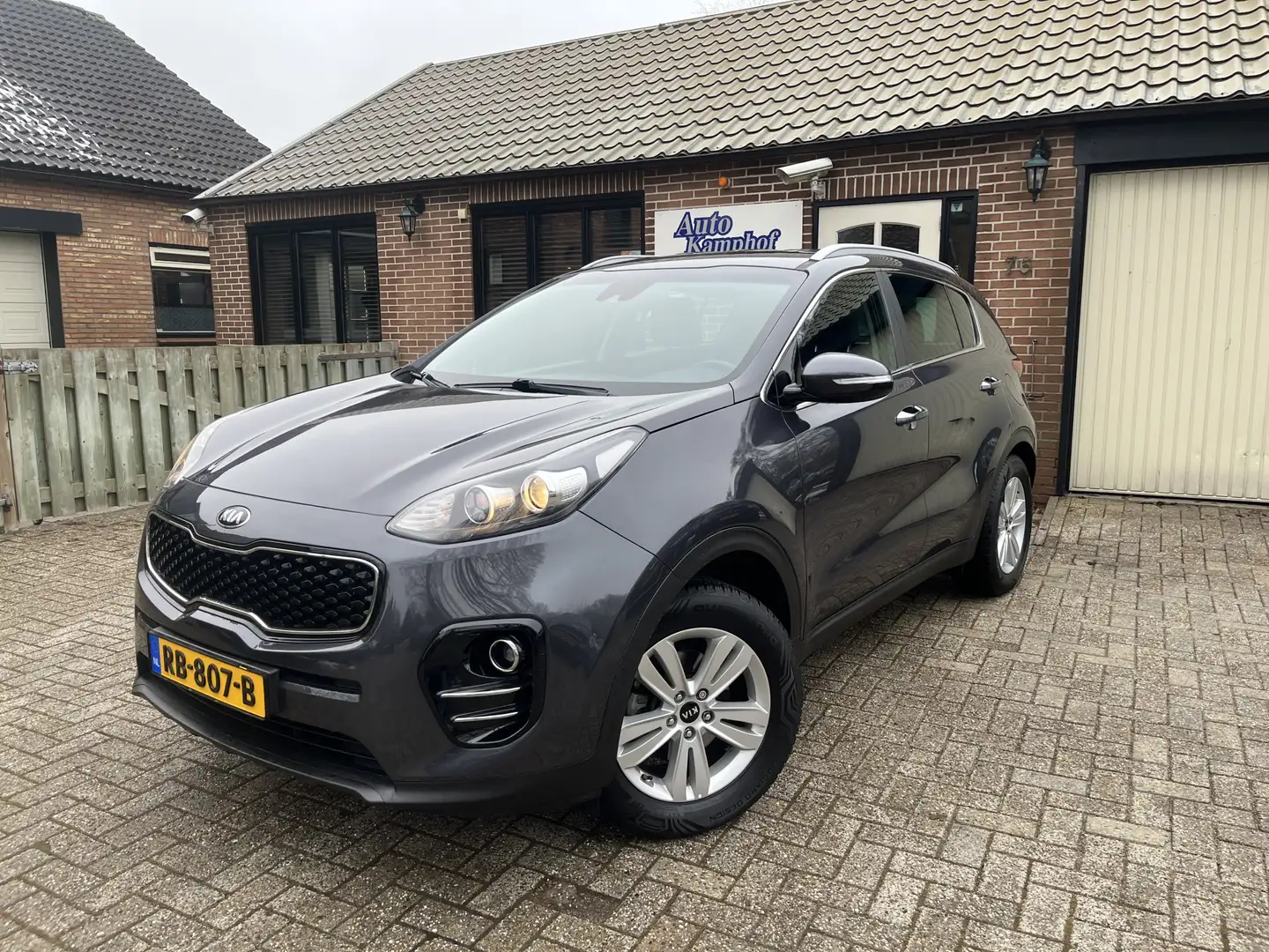 Kia Sportage 1.6 GDI DynamicLine Navi Camera Trekhaak Grau - 1
