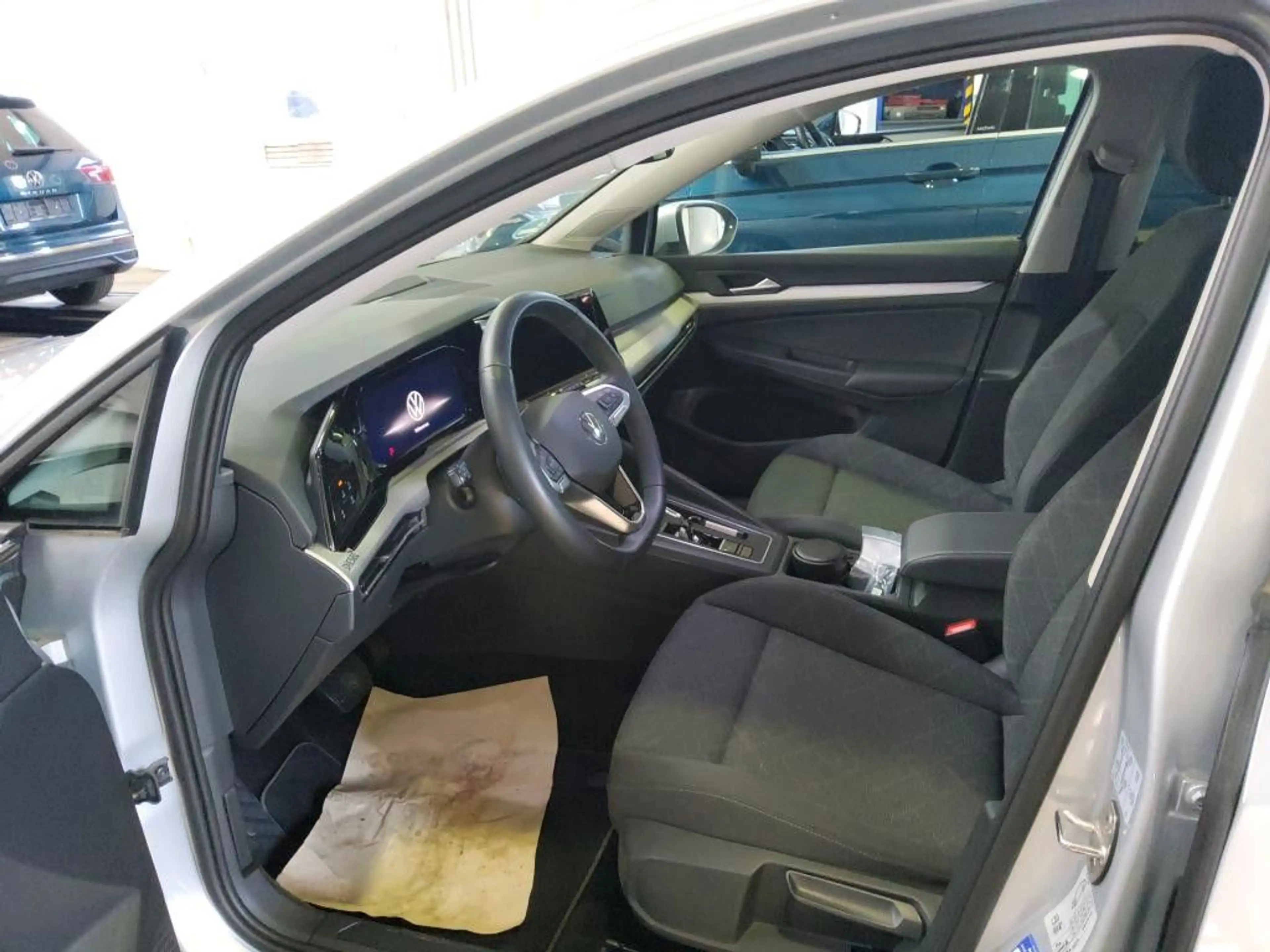 Volkswagen Golf VIII Lim. Life2.0TDI DSG LED Navi SHZ Kamea — photo 6