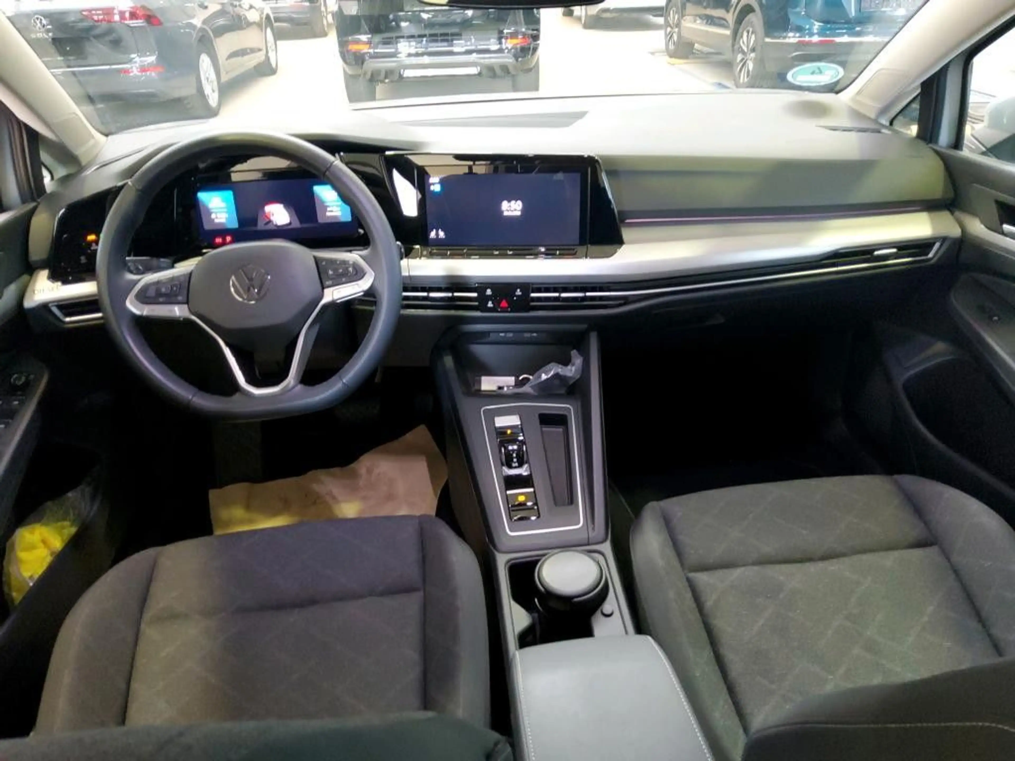Volkswagen Golf VIII Lim. Life2.0TDI DSG LED Navi SHZ Kamea — photo 5