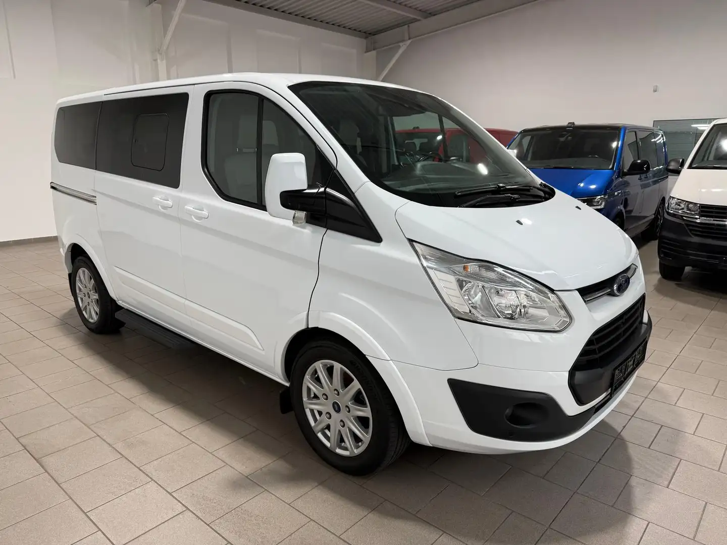 Ford Tourneo Custom Titanium (8-Si),L1,Klima,Navi,AHK Blanc - 2