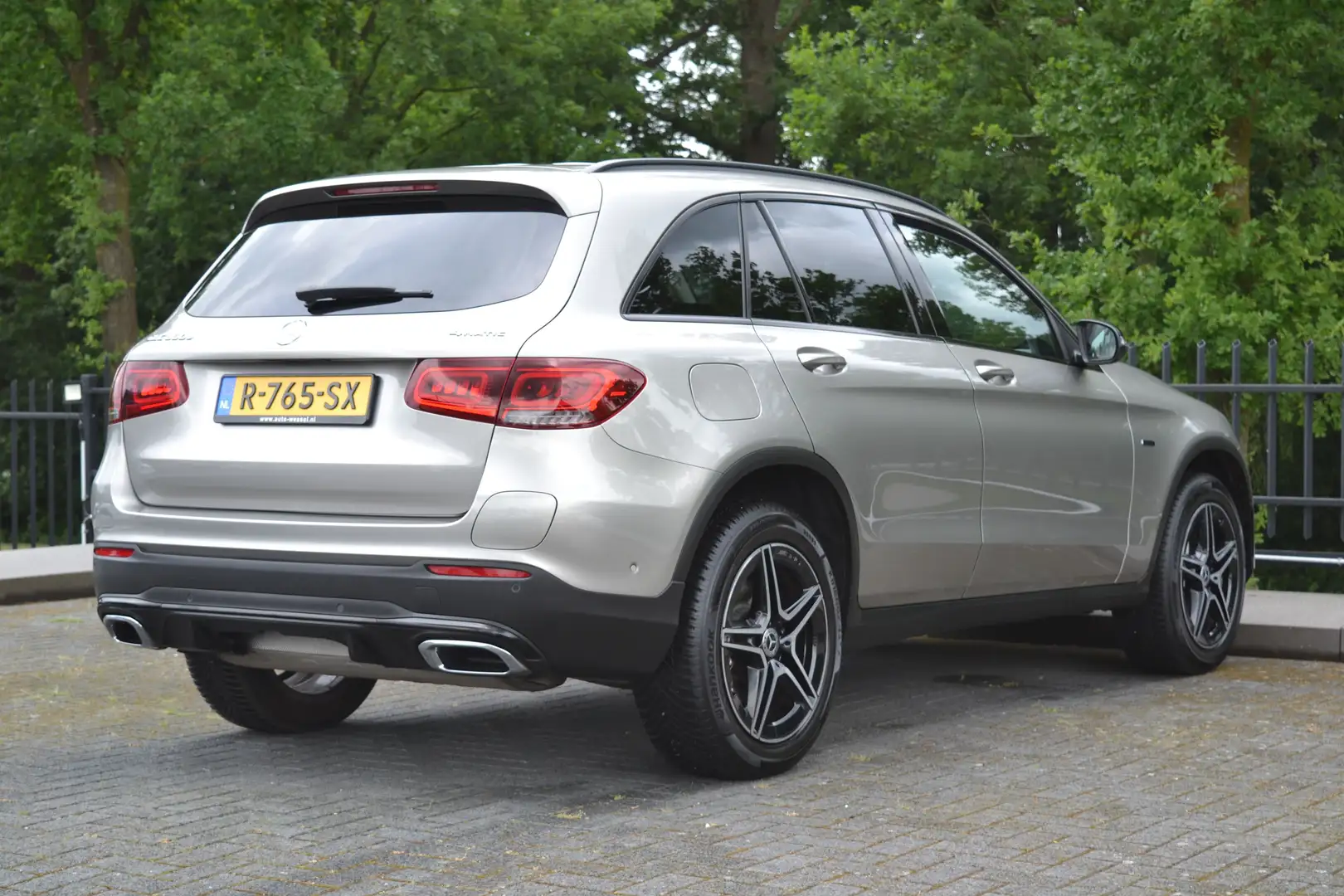Mercedes-Benz GLC 300 AMG Pano 4 Matic Grijs - 2