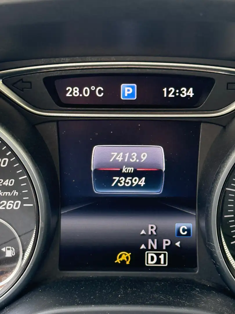Mercedes-Benz GLA 180 GLA 180 7G-DCT Peak Edition Groen - 2