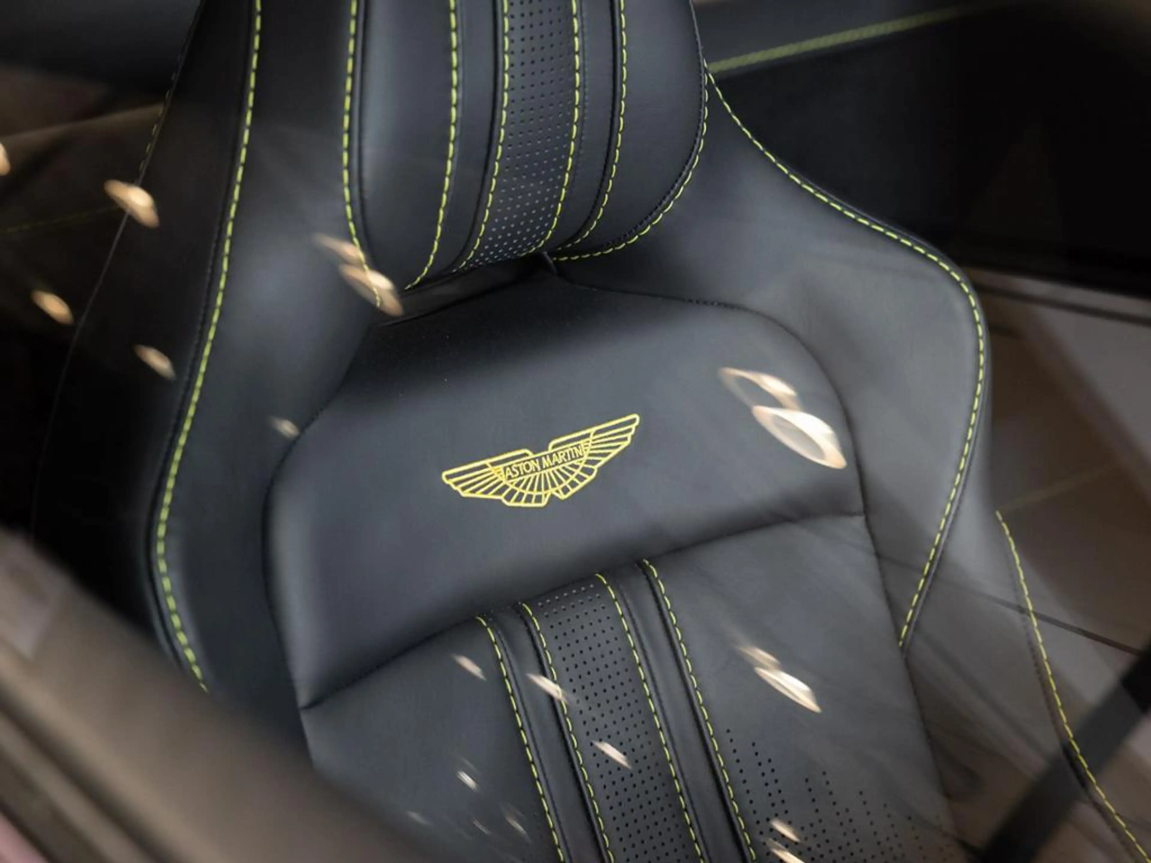 Aston Martin V8 Vantage Coupe Aston Martin Hamburg — photo 6