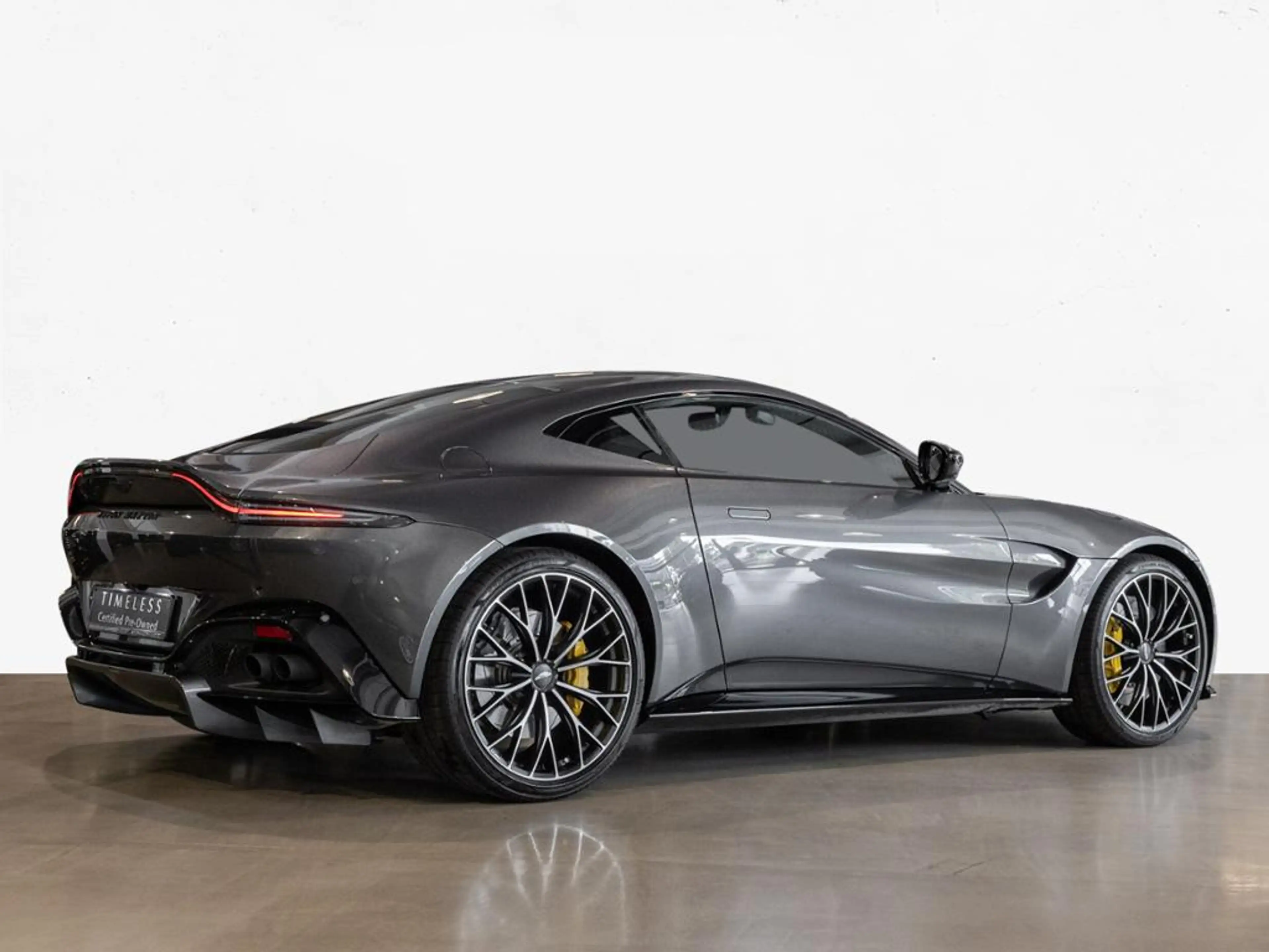 Aston Martin V8 Vantage Coupe Aston Martin Hamburg — photo 14