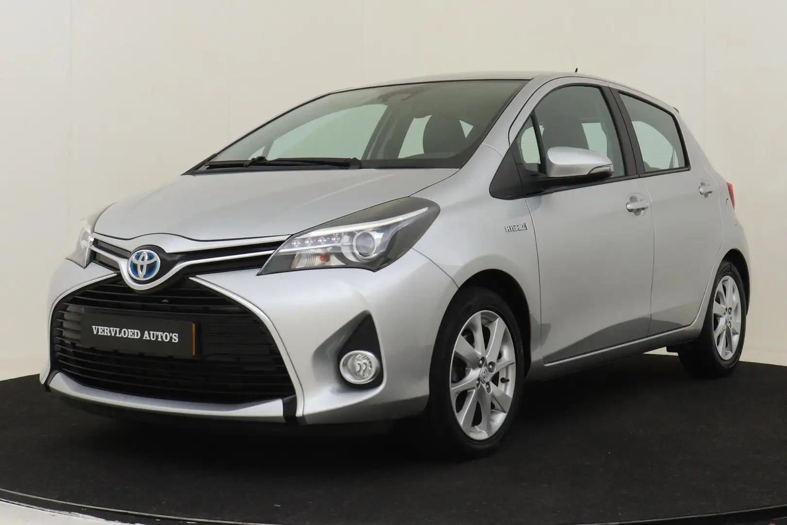 Toyota Yaris 1.5 HYBRID DYNAMIC -CRUISE|KEYLESS|16"|ECC|CAMERA Grijs - 1