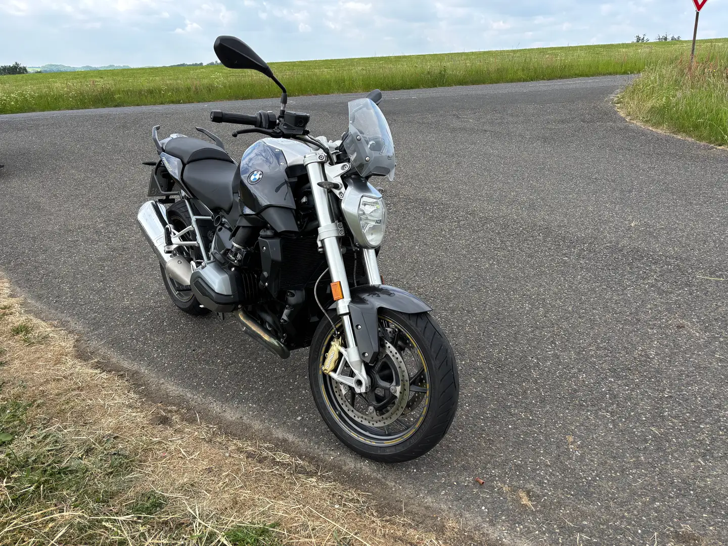 BMW R 1200 R Schwarz - 2