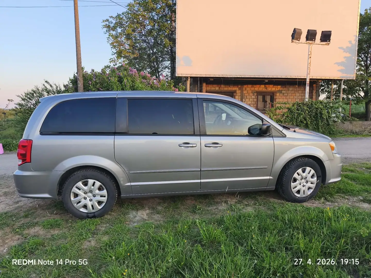 Dodge Grand Caravan - 2
