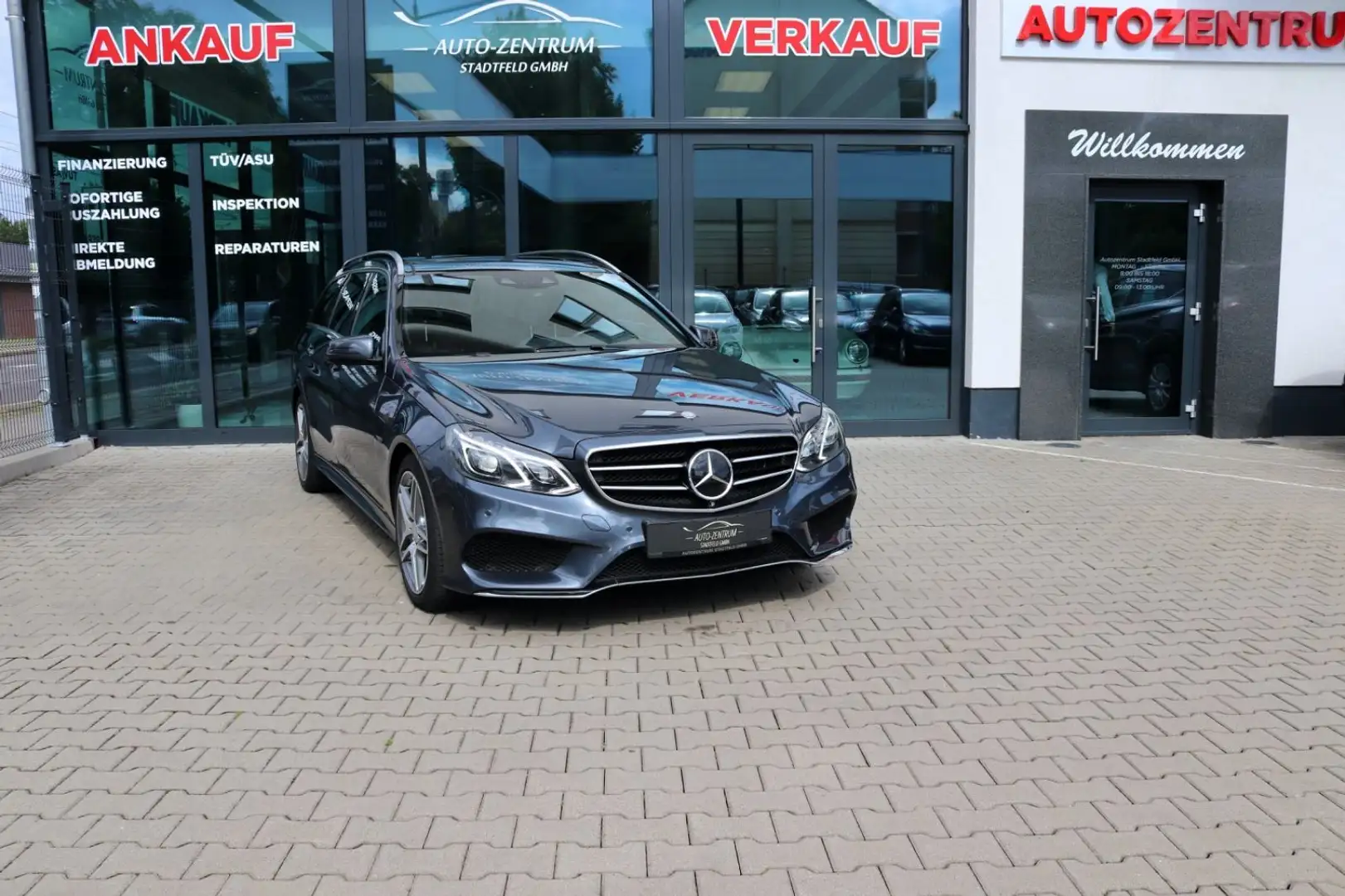 Mercedes-Benz E 400 T-Modell 4Matic AMG Pano 360° Night H&K Grau - 1