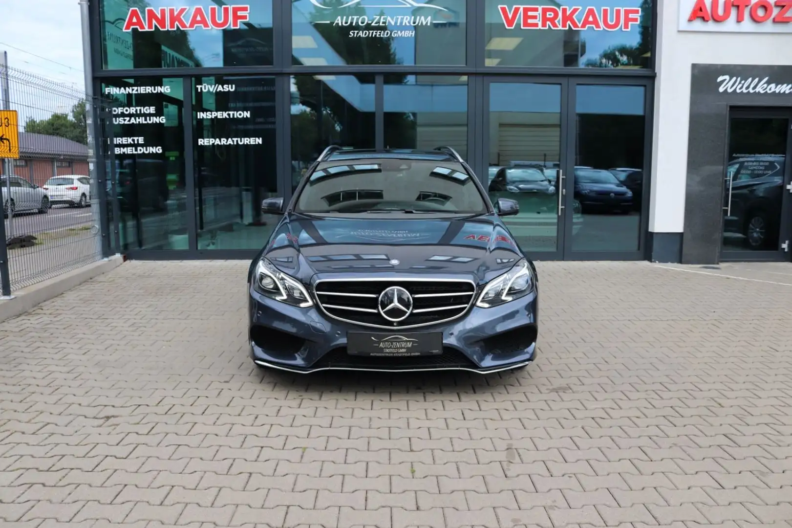 Mercedes-Benz E 400 T-Modell 4Matic AMG Pano 360° Night H&K Grau - 2