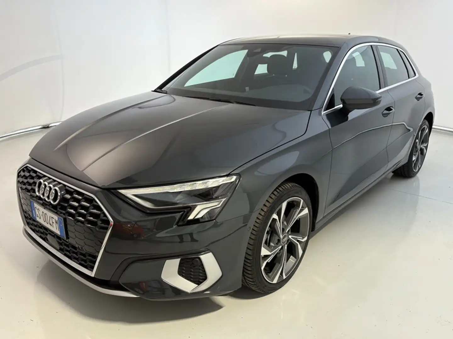 Audi A3 Sportback 35 1.5 tfsi mhev Business Advanced s-tro Сірий - 1