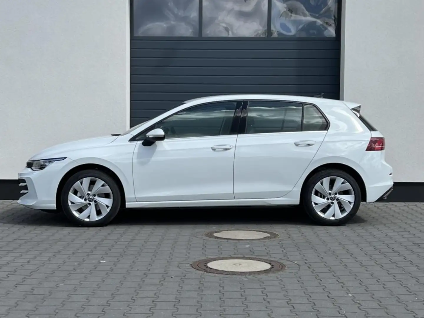 Volkswagen Golf People 1,5 eTSI DSG mHEV 85KW MJ26 85 kW (116 P... - 1