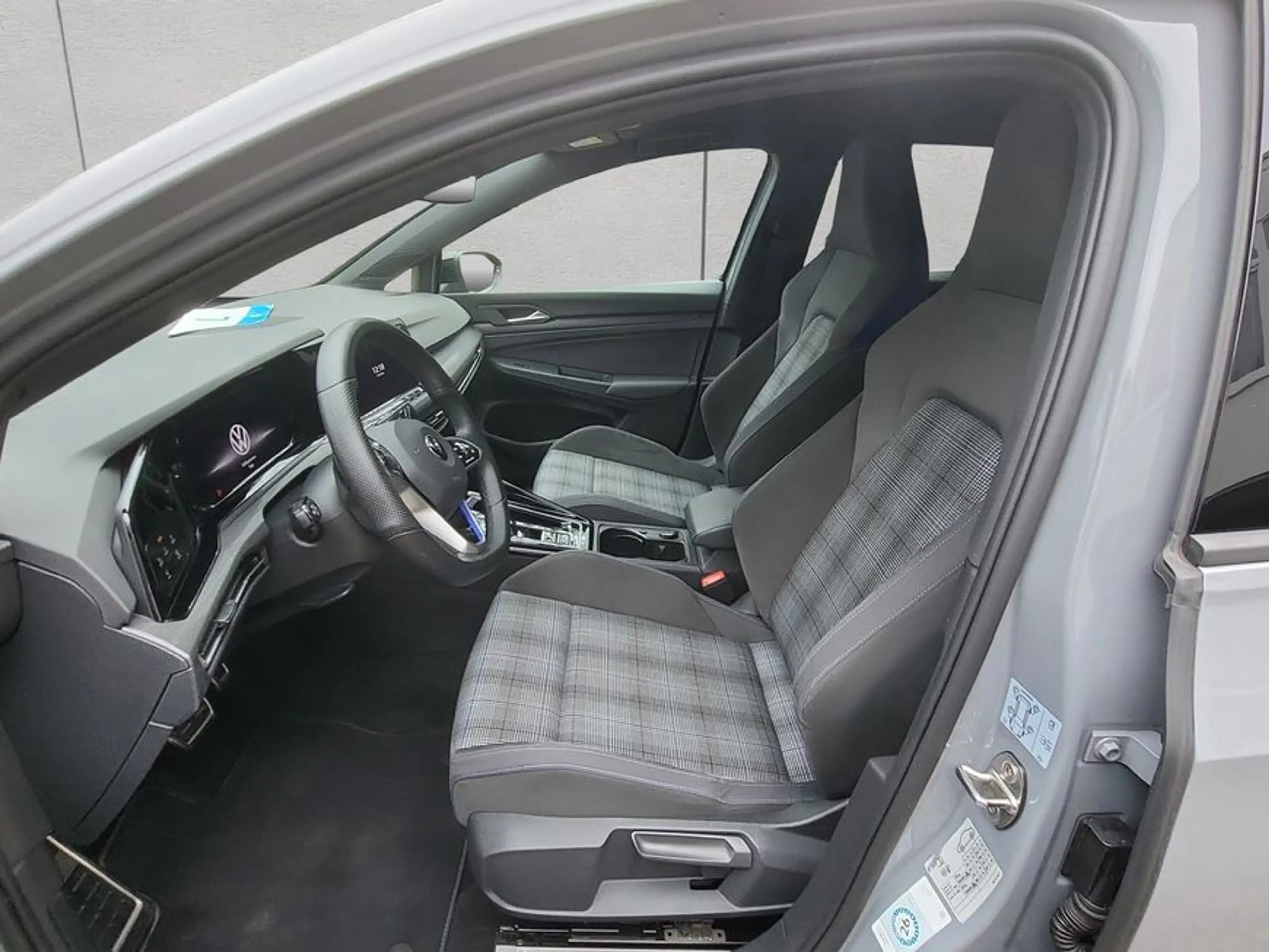 Volkswagen Golf VIII GTE 1.4 TSI eHybrid DSG Black Style RF — photo 11