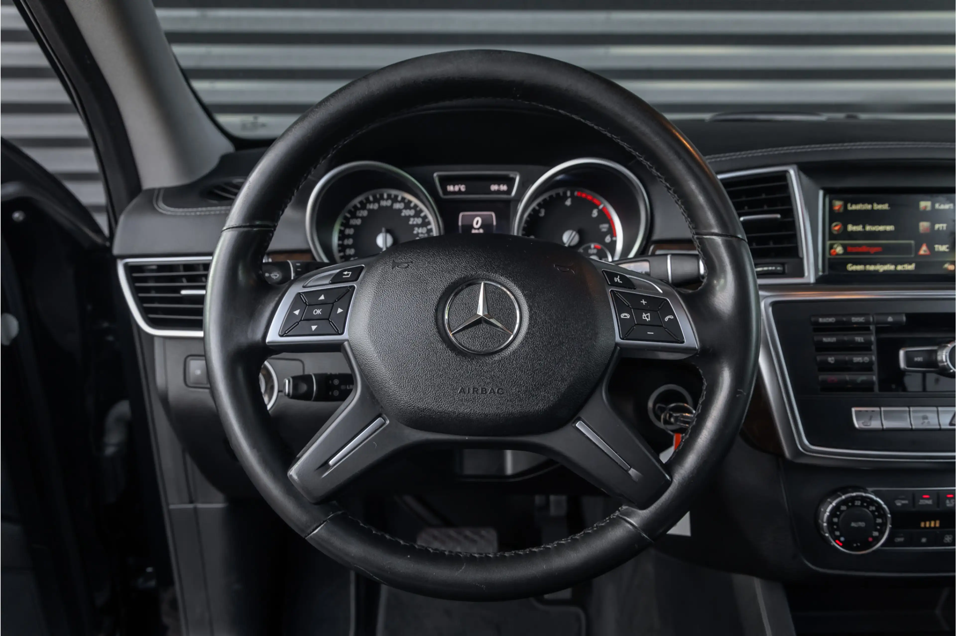 Mercedes-Benz GL 350 BlueTEC 4-Matic — photo 11