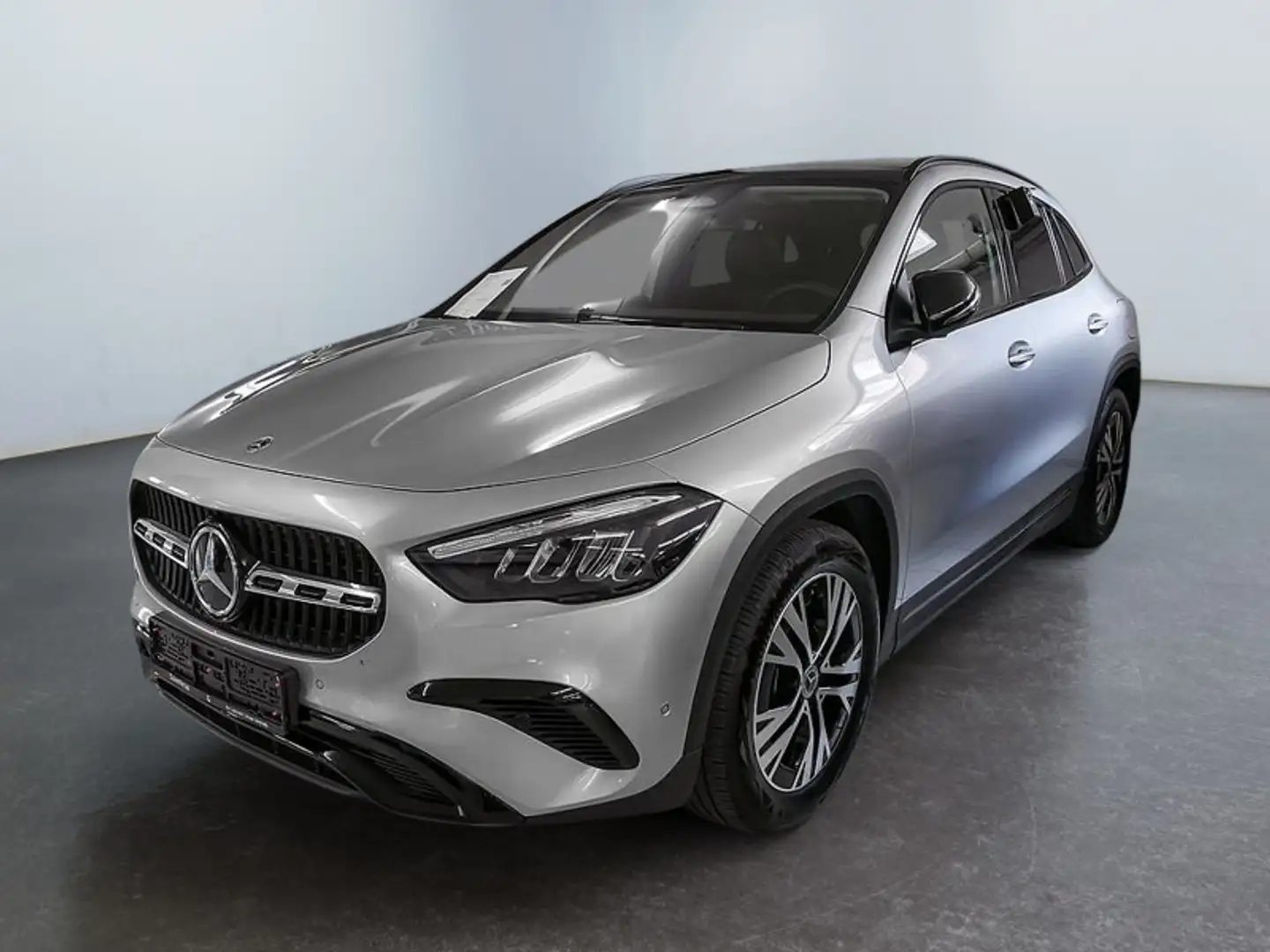 Mercedes-Benz GLA 200 , PROGRESSIVE NIGHT SPUR DISTR PANO AHK Silber - 1
