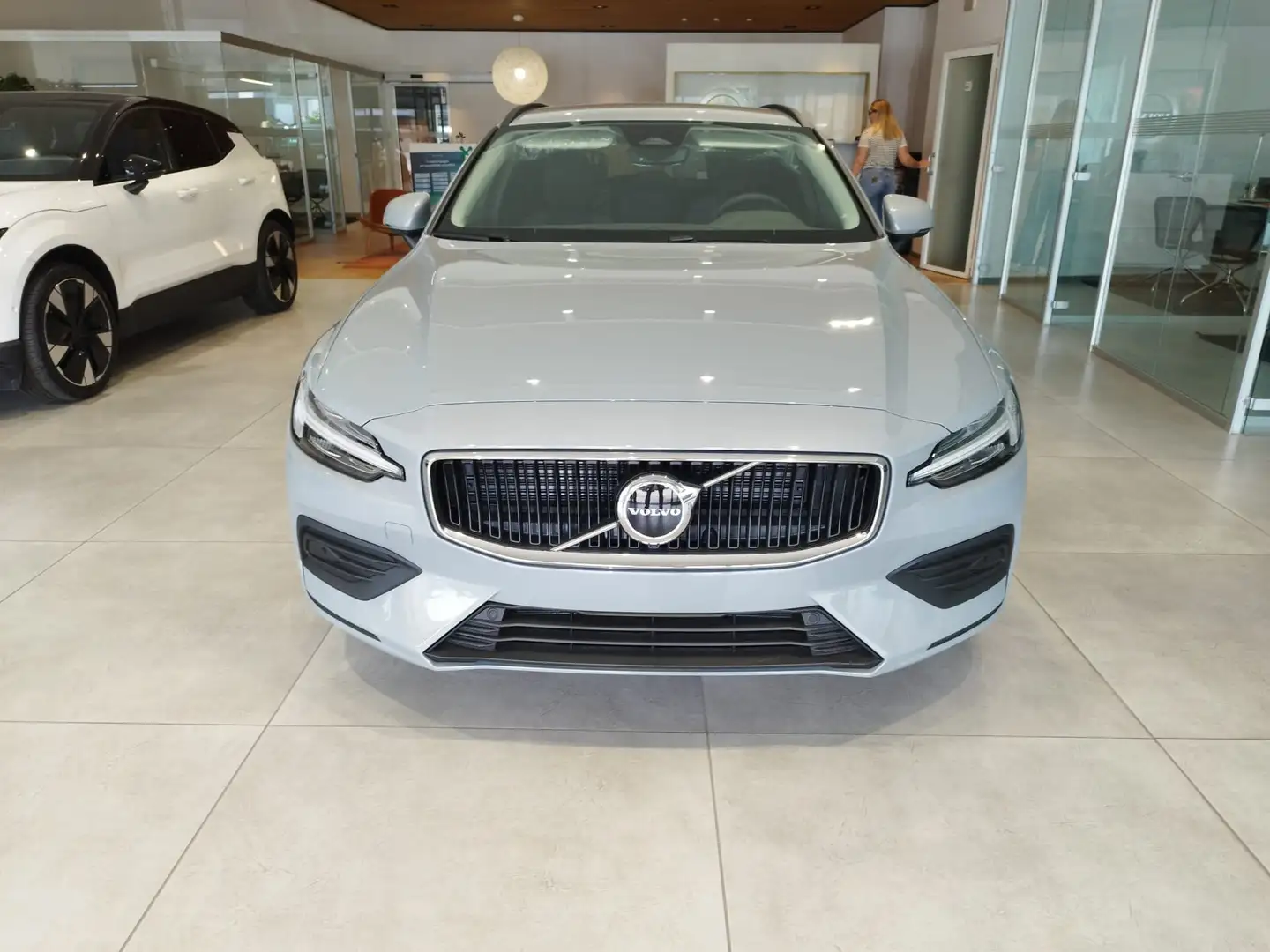 Volvo V60 2.0 B3 Core auto Šedá - 2