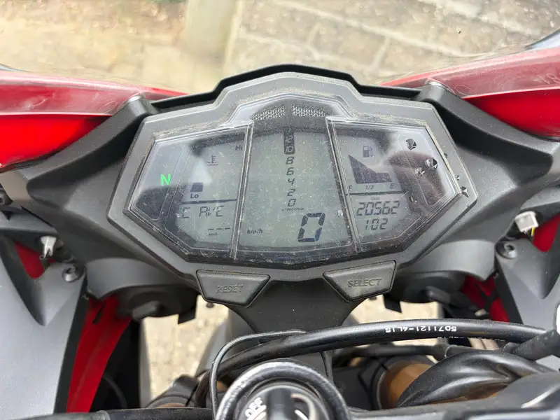 Yamaha YZF-R125 - foto 8