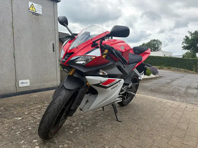 Yamaha YZF-R125 - foto 2