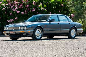 XJ6 3.6 Daimler auto