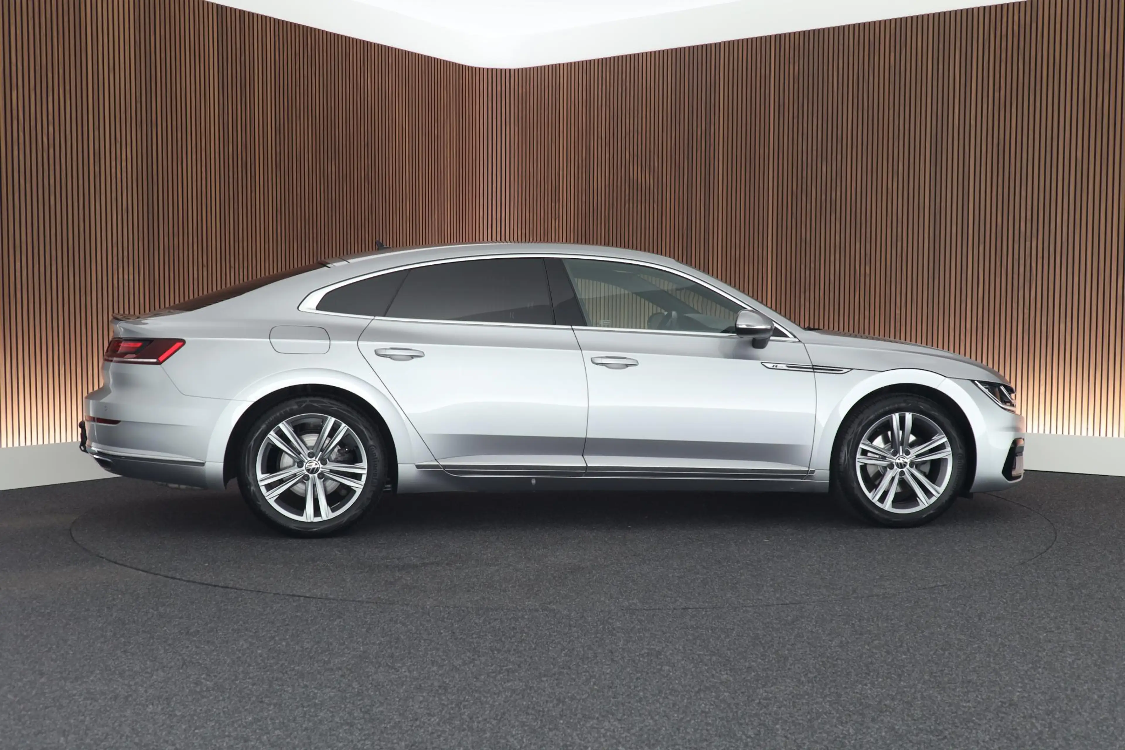 Volkswagen Arteon 1.5 TSI 150pk DSG 2x R-Line Trekhaak Stoelverwarmi — photo 9